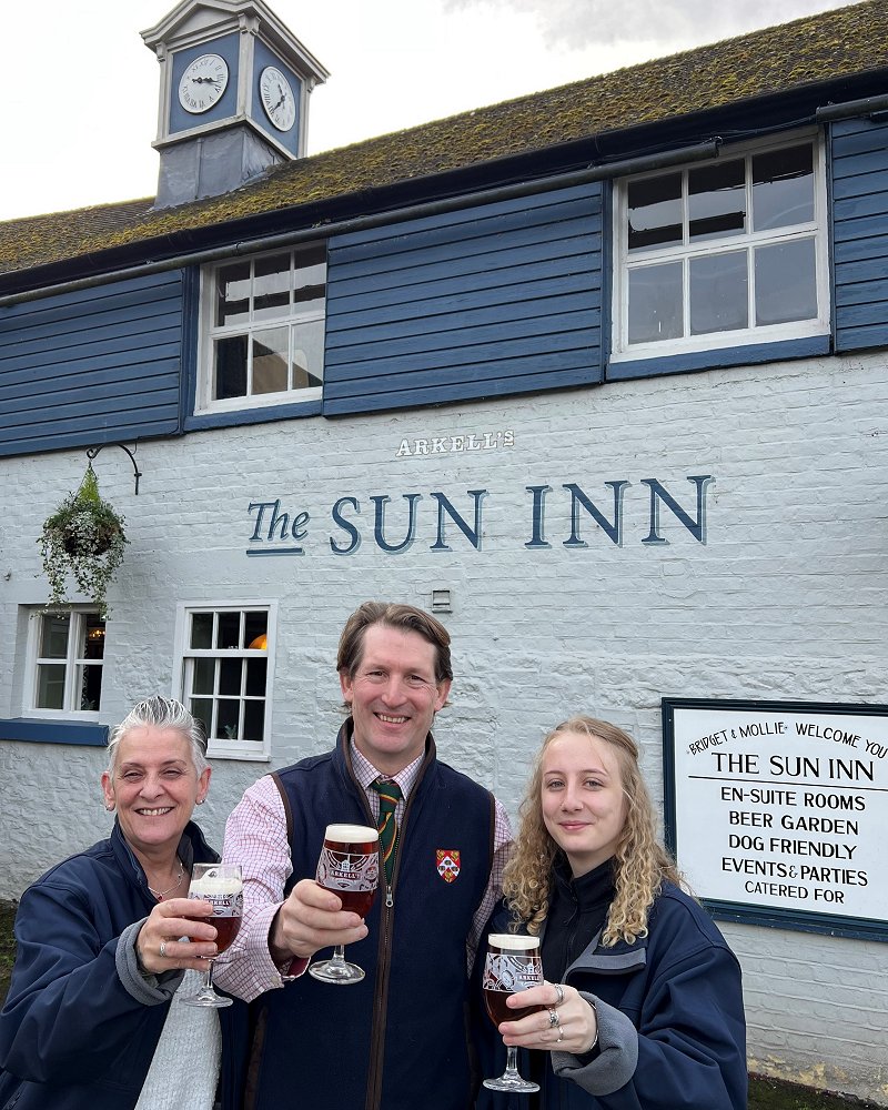 new_landlady_sun_inn800.jpg